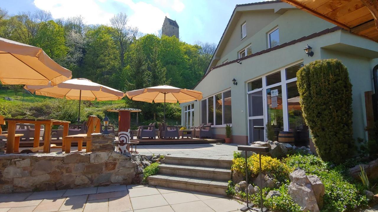 Pod Hradom Restaurant & Pension Topolcany Exterior photo
