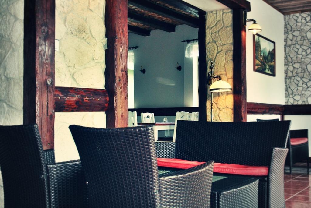Pod Hradom Restaurant & Pension Topolcany Exterior photo