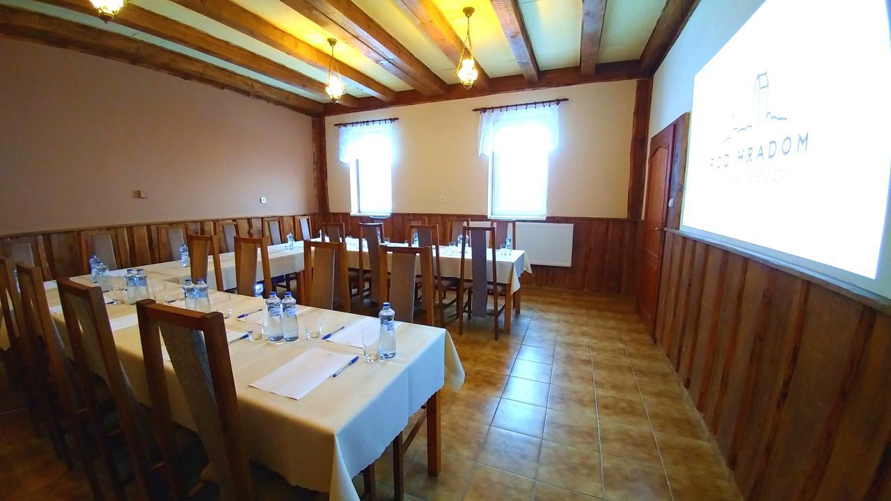 Pod Hradom Restaurant & Pension Topolcany Exterior photo